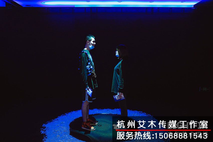 打在人身上的一種光影藝術(shù)效果